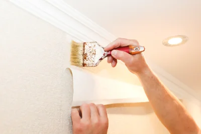 Pose de papier peint à Vergons — revêtements muraux et toiles de verre